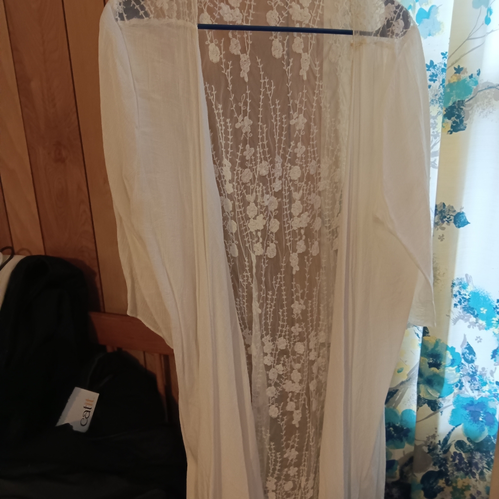 Elegant White Lace Kimono Robe